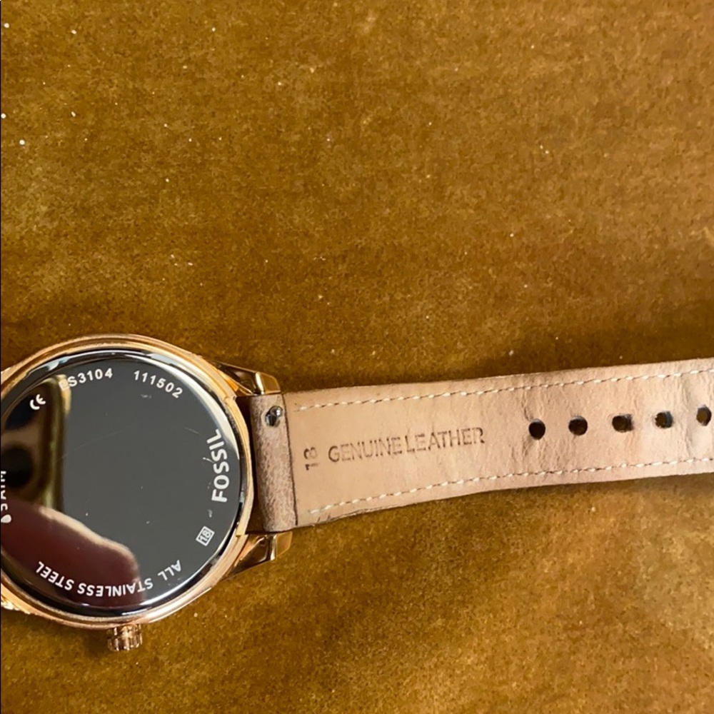 Great condition rose gold leather Fossil watch - Picture 8 of 8